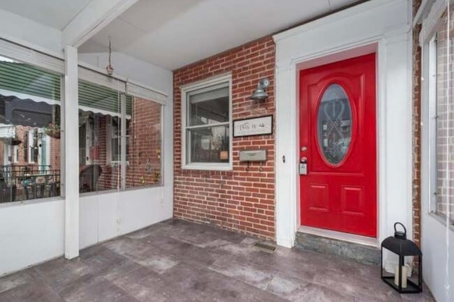 property at 1009 W 43rd St