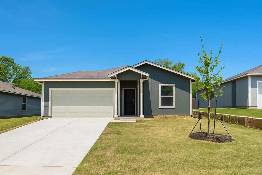 414 W Munson St in Denison, TX - Building Photo