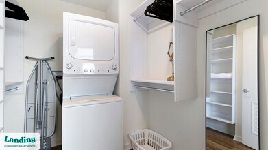 347 W Chestnut St, Unit 2504 in Chicago, IL - Building Photo - Building Photo