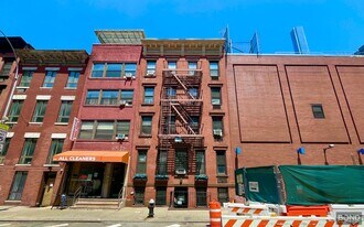 345 W 53rd St in New York, NY - Building Photo