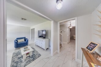 2519 Lazy Lake Dr in Houston, TX - Building Photo - Building Photo