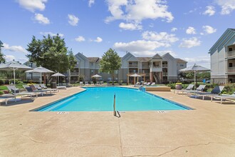 Galleria Park Apartments in Warner Robins, GA - Foto de edificio - Building Photo