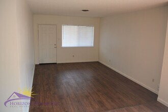2609-2611 Erin Dr in Sacramento, CA - Building Photo - Building Photo