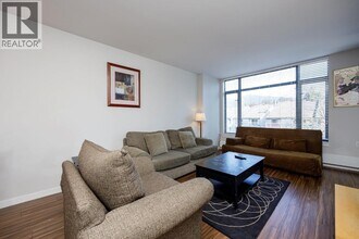 215 W 1st St in North Vancouver, BC - Building Photo - Building Photo