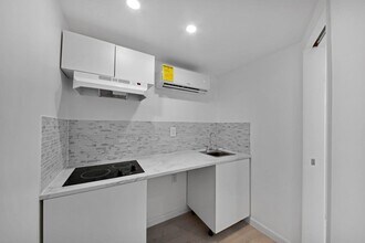 526 W Perry St in Lantana, FL - Building Photo - Building Photo