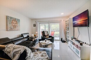 6200 NW 44th St in Lauderhill, FL - Building Photo