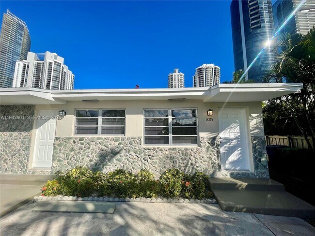18715 Atlantic Blvd in Sunny Isles Beach, FL - Building Photo - Building Photo