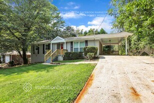 574 Stonewood Dr in Stone Mountain, GA - Building Photo