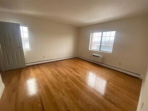 474 Broadway, Unit 39 in Somerville, MA - Foto de edificio - Building Photo