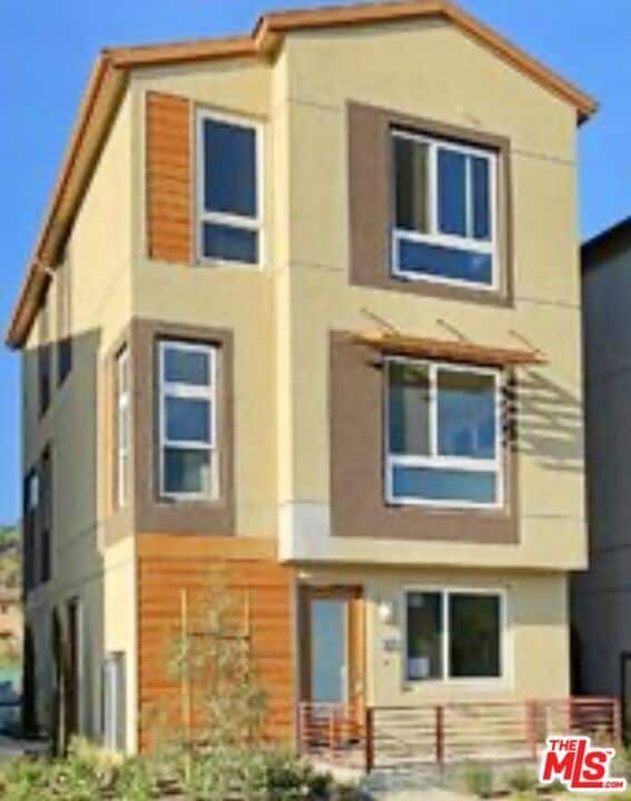 property at 2581 Arvia St