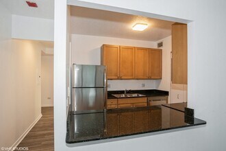 400 N La Salle Dr, Unit 2206 in Chicago, IL - Building Photo - Building Photo