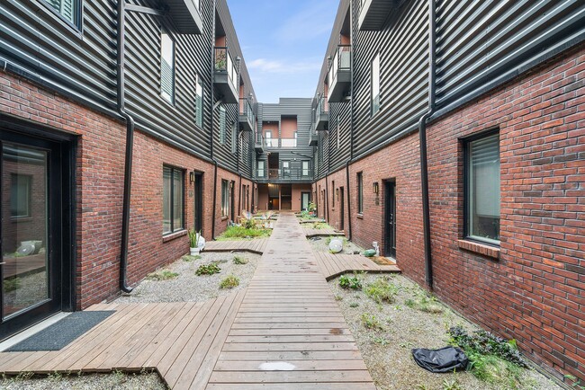 property at 205 W Norris St
