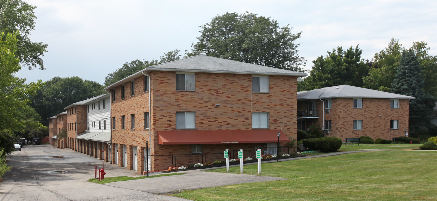 Eastway Manor Apartments in Webster, NY - Foto de edificio