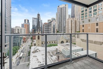 38 E Huron St in Chicago, IL - Foto de edificio - Building Photo