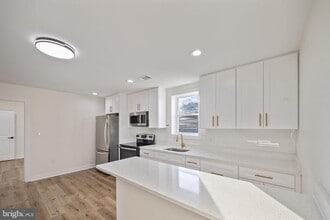 555 S Marlyn Ave in Essex, MD - Building Photo - Building Photo