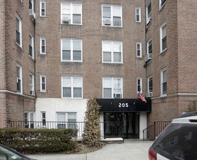 205 E 238th in Bronx, NY - Building Photo - Building Photo