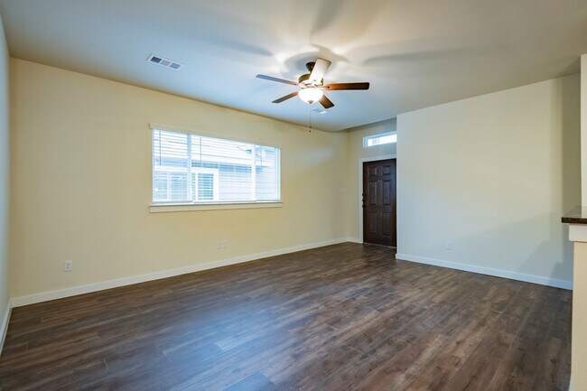 601 Blackland Dr in Venus, TX - Building Photo - Building Photo