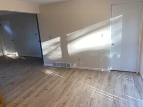 2218 Midland Dr in Erie, PA - Foto de edificio - Building Photo