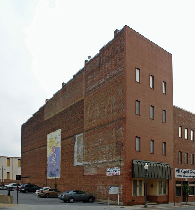 135 Salem Ave SW in Roanoke, VA - Building Photo - Building Photo