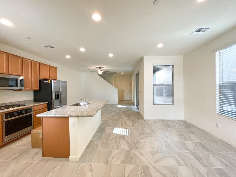 11691 Hamilton Lake Ave in Las Vegas, NV - Building Photo