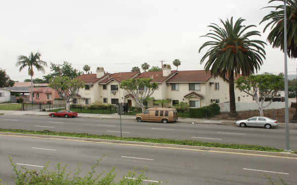 5326 Huntington Dr S in Los Angeles, CA - Foto de edificio