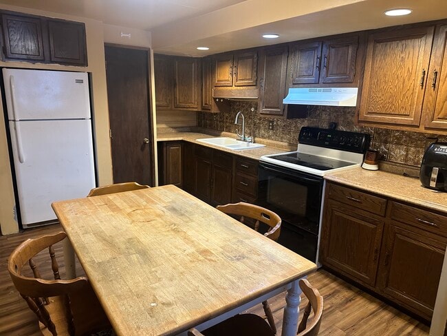 property at 219 W Mahanoy St