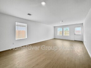 5830 Starling Dr in Baytown, TX - Building Photo - Building Photo