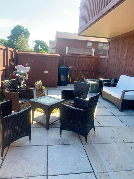 6554 SW 114th Pl-Unit -B74 in Miami, FL - Building Photo