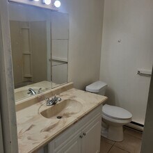 1003 Colonial Dr in Benton Harbor, MI - Building Photo - Building Photo