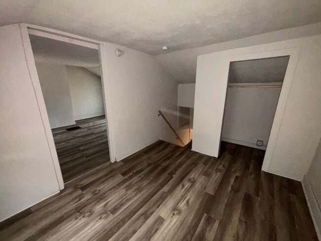 411 S Oak St in Versailles, MO - Building Photo - Building Photo