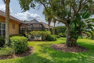 8754 Hideaway Harbor Ct in Naples, FL - Foto de edificio - Building Photo