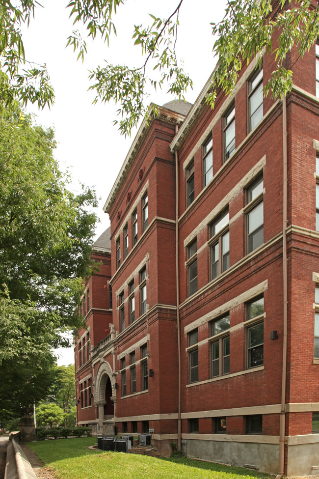 Dupont Manual Apartments in Louisville, KY - Building Photo - Building Photo