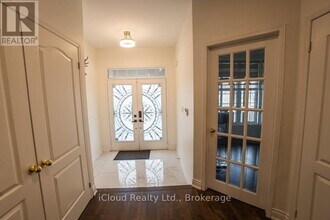 81 Crown Victoria Dr in Brampton, ON - Building Photo - Building Photo