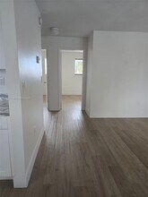 120 W 10th St-Unit -14 in Hialeah, FL - Building Photo - Building Photo