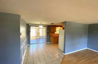 7335 Ashwood Dr in Port Richey, FL - Foto de edificio - Building Photo