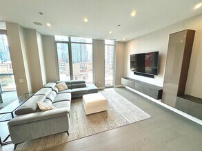 360 W Erie St in Chicago, IL - Building Photo - Building Photo
