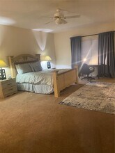 580 Wilcrest Dr in Houston, TX - Building Photo - Building Photo