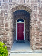 215 Date Palm Dr in Laredo, TX - Building Photo - Building Photo