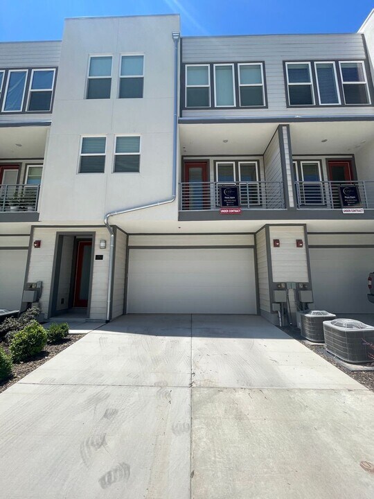 597 Nichole Ln in Farmington, UT - Building Photo