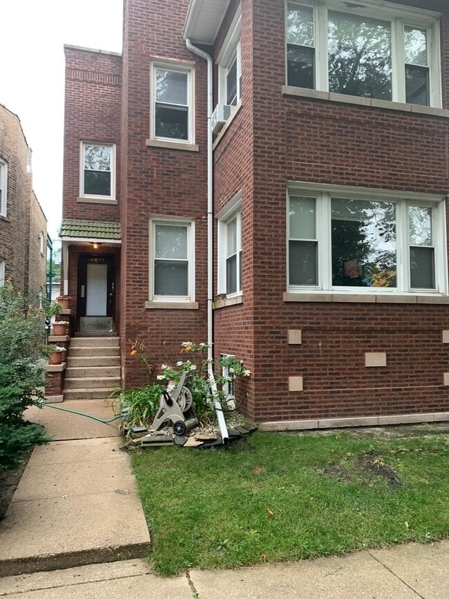 property at 6417 N Wayne Ave