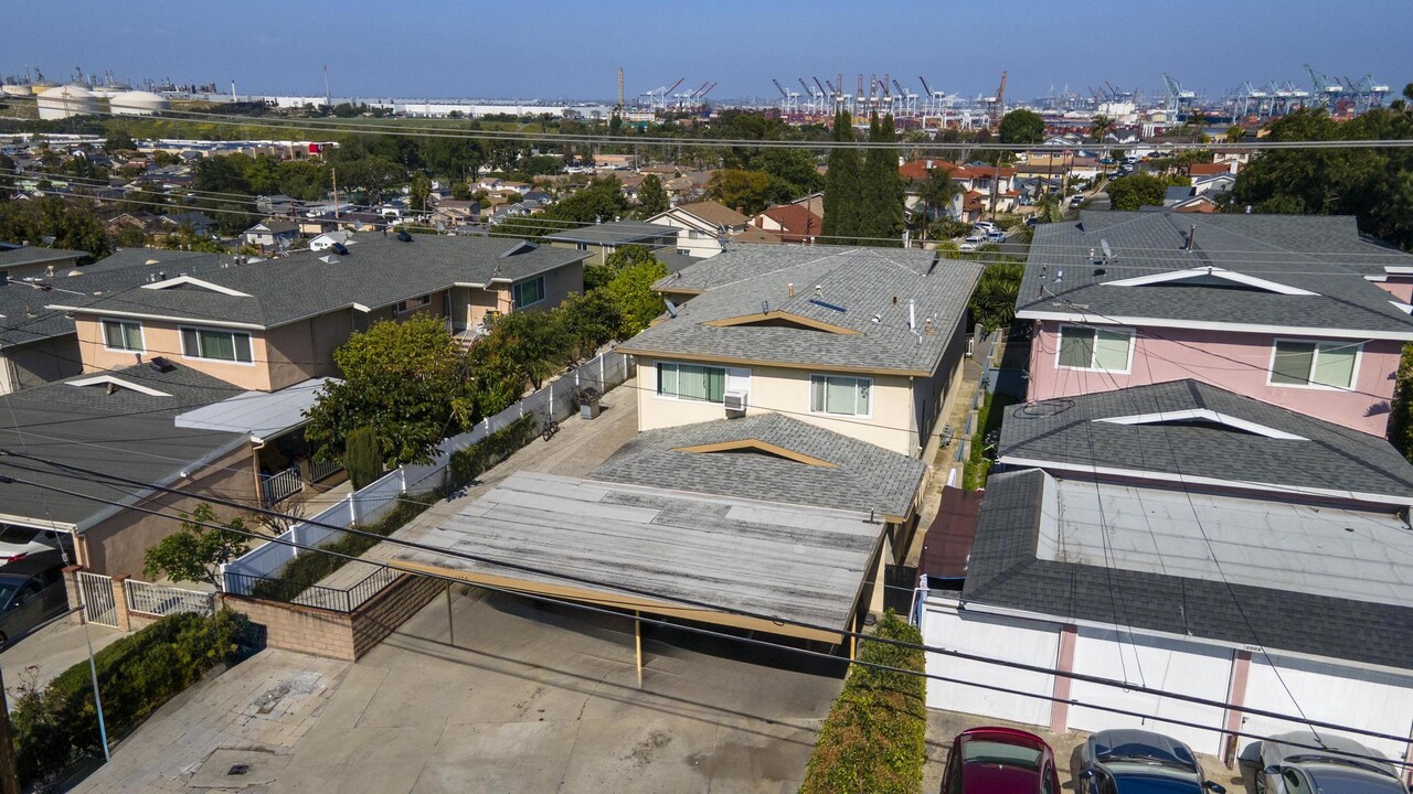 1206 N Park Western Dr in San Pedro, CA - Building Photo