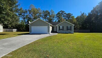 100 Constitution Ave in Jacksonville, NC - Building Photo