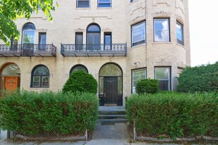 923 Beacon St, Unit 2 Apartamentos