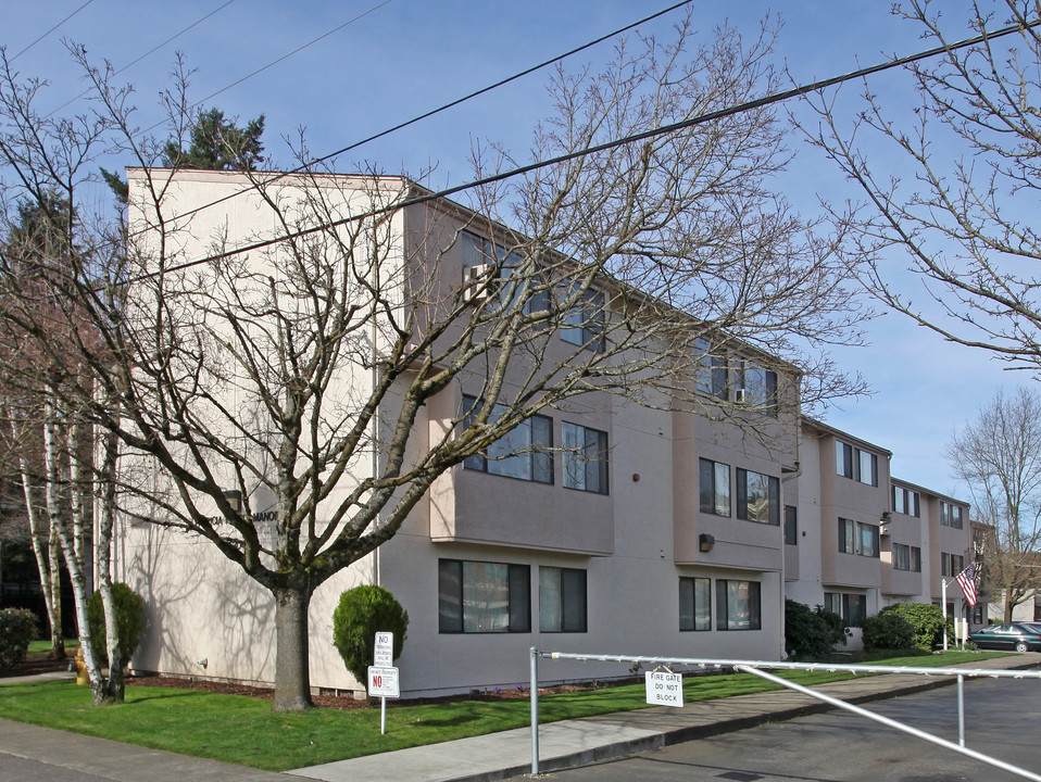 Patricia Harris Manor in Redmond, WA - Building Photo