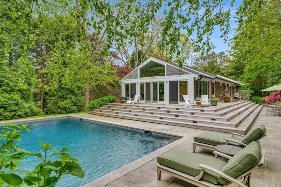 65 Windward in East Hampton, NY - Building Photo
