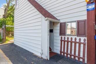 22 E Crystal Lake Ave in Crystal Lake, IL - Building Photo - Building Photo