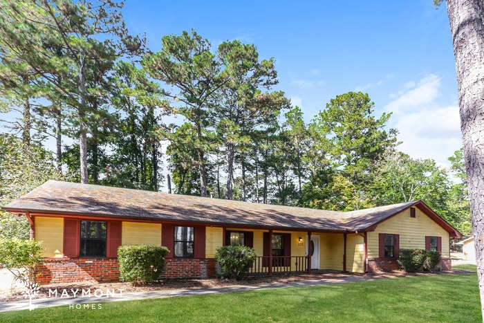 575 Scarborough Rd in Ellenwood, GA - Building Photo