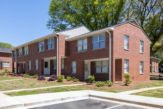 1100 Washington Circle in East Point, GA - Building Photo - Building Photo