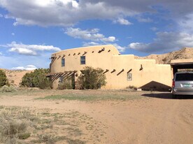 26 Banana Ln in Santa Fe, NM - Building Photo