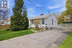 42 Jane St in Clarington, ON - Building Photo
